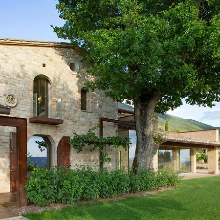 Historic With Panoramic Views Of Casa de Férias Assisi