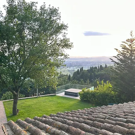 Historic With Panoramic Views Of Assisi